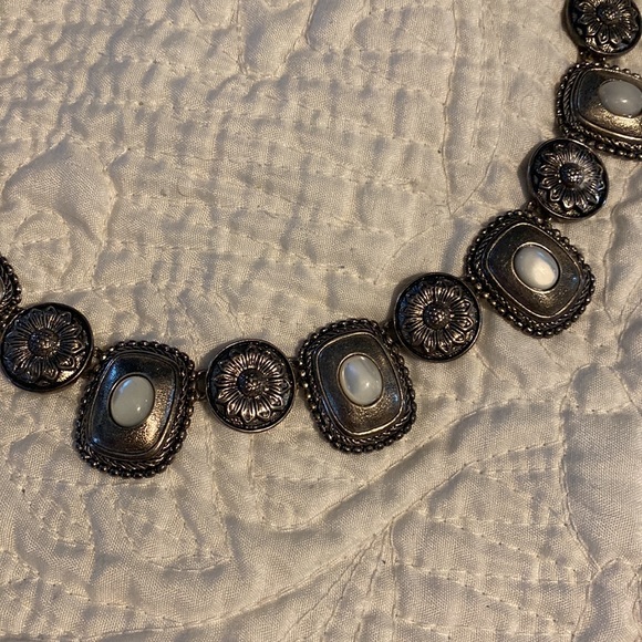 Mother of Pearl Choker - Picture 2 of 5